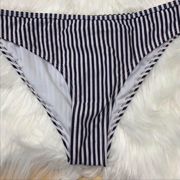 NWT Cupshe Navy & White Striped Bikini Size Small - Picture 4 of 5